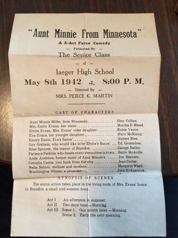 1942 Iaeger High School play program for Aunt Minnie From Minnesota, listing the Senior Class cast and performance details.
